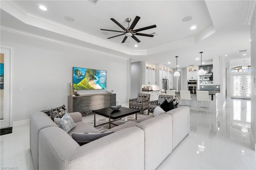 3440 Runaway LN, NAPLES