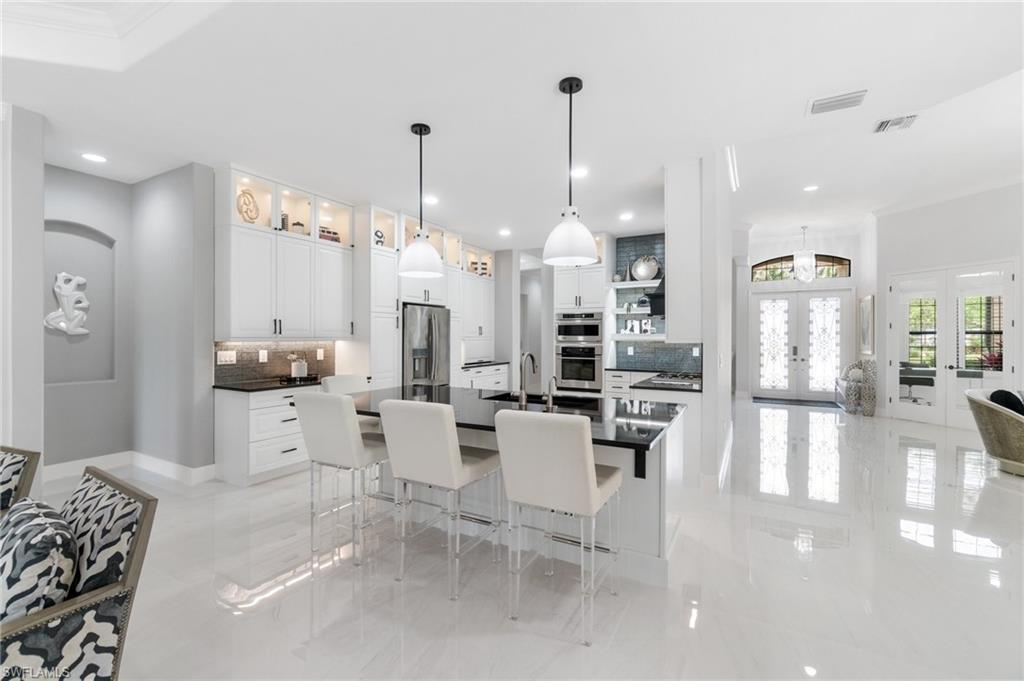 3440 Runaway LN, NAPLES