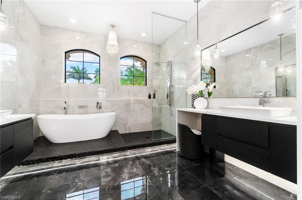 3440 Runaway LN, NAPLES