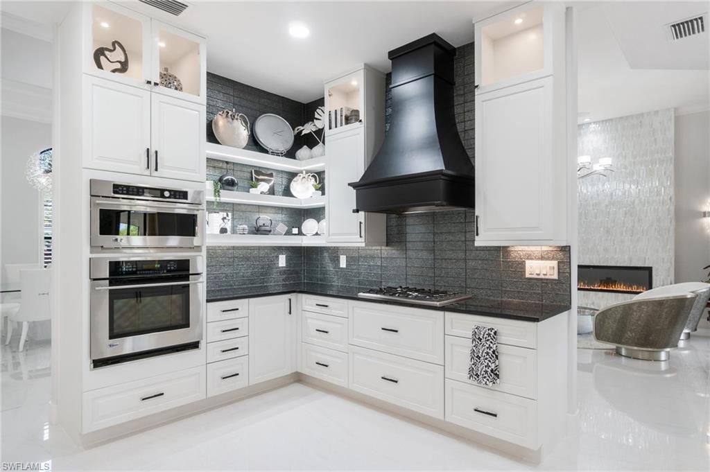 3440 Runaway LN, NAPLES