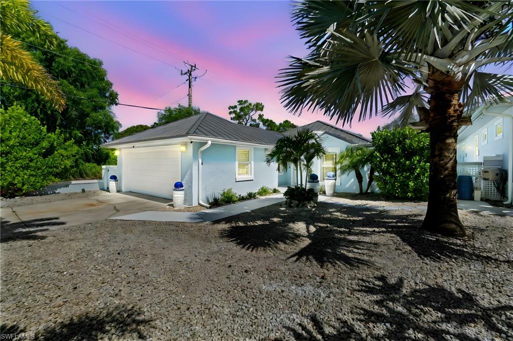 4266 Springs LN