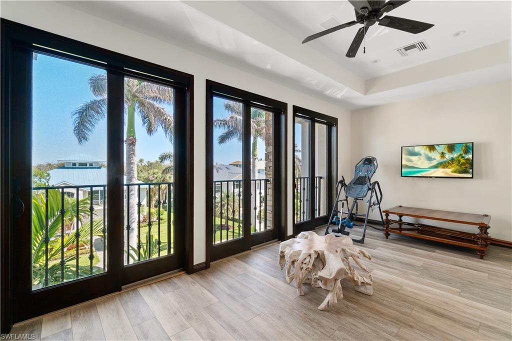 195 Topanga DR