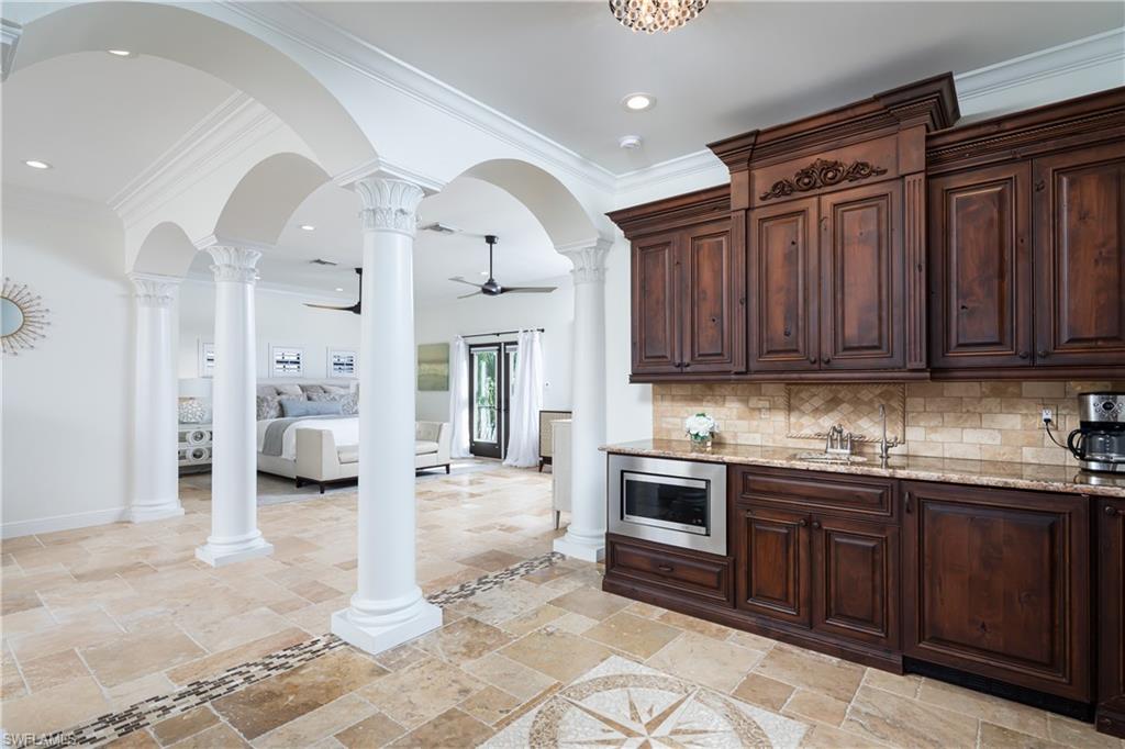 391 Palermo CIR, FORT MYERS BEACH