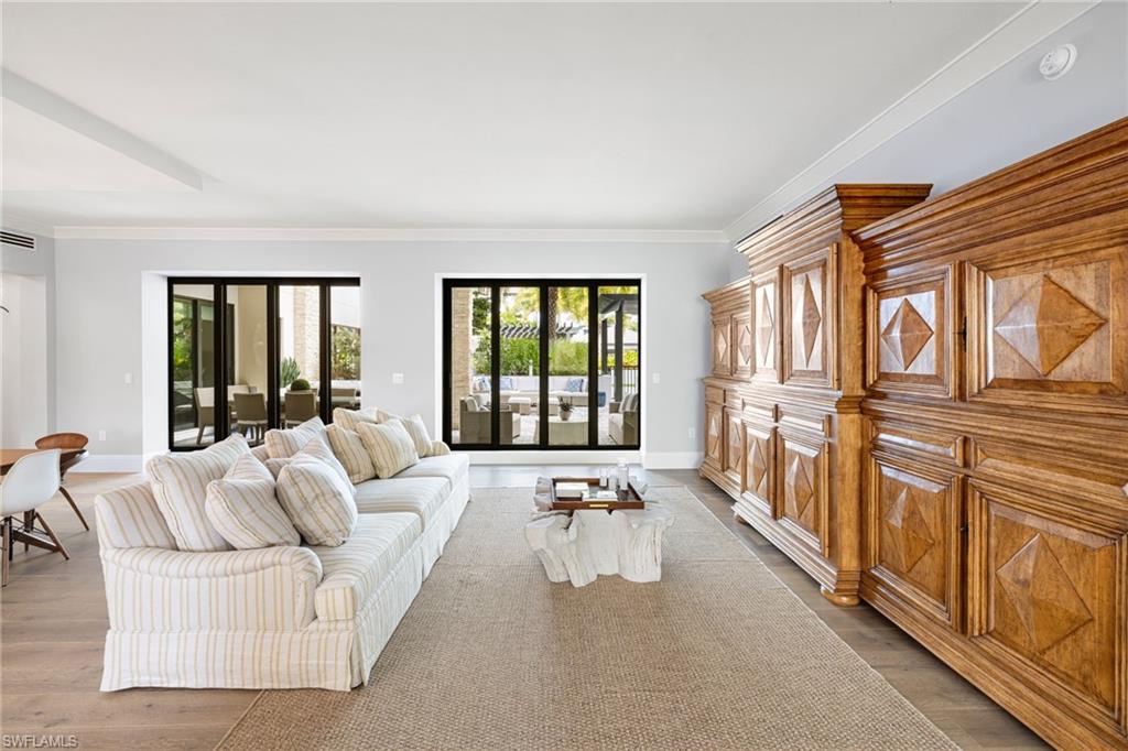 1130 3rd AVE S # 208