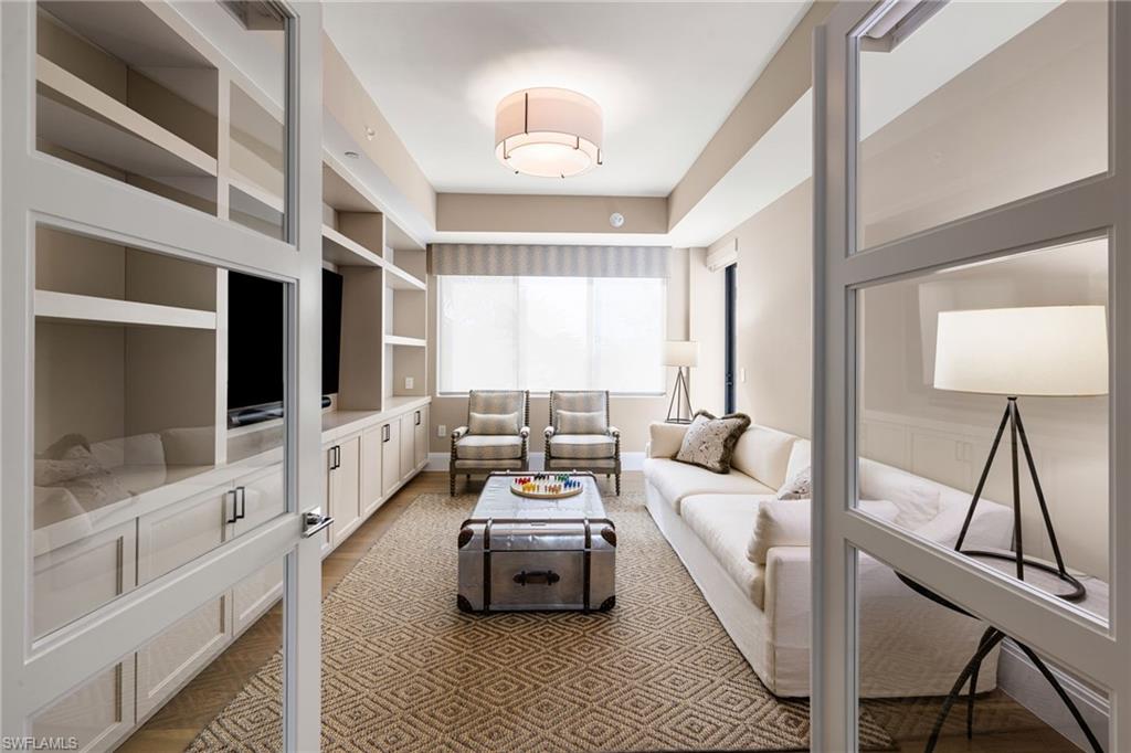 1130 3rd AVE S # 208