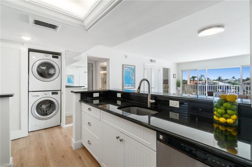 300 Park Shore DR # 4C