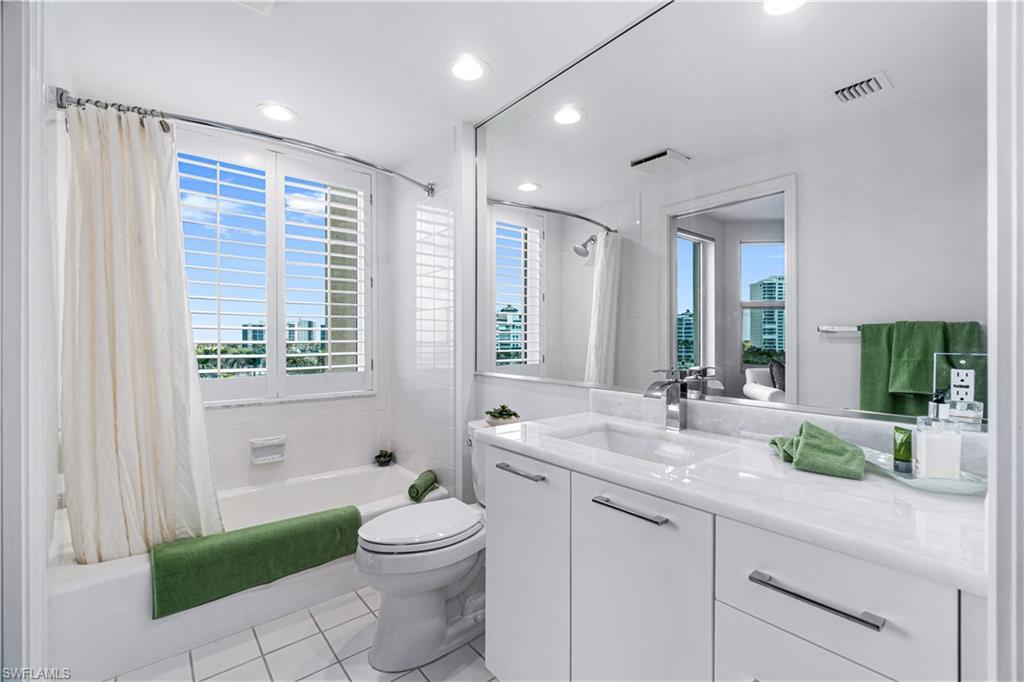 435 Dockside DR # B702