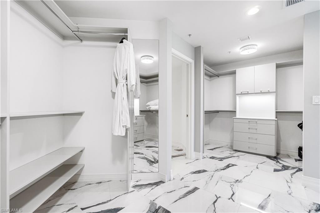 435 Dockside DR # B702