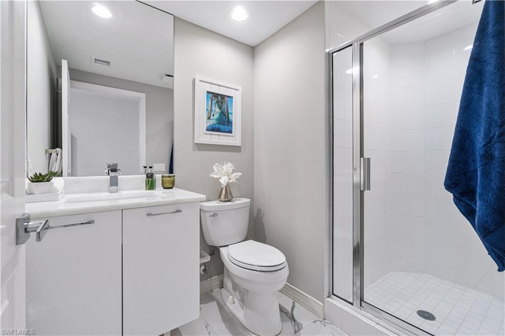 435 Dockside DR # B702