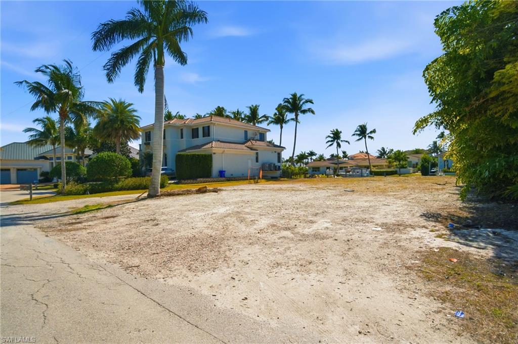 1670 Dolphin CT