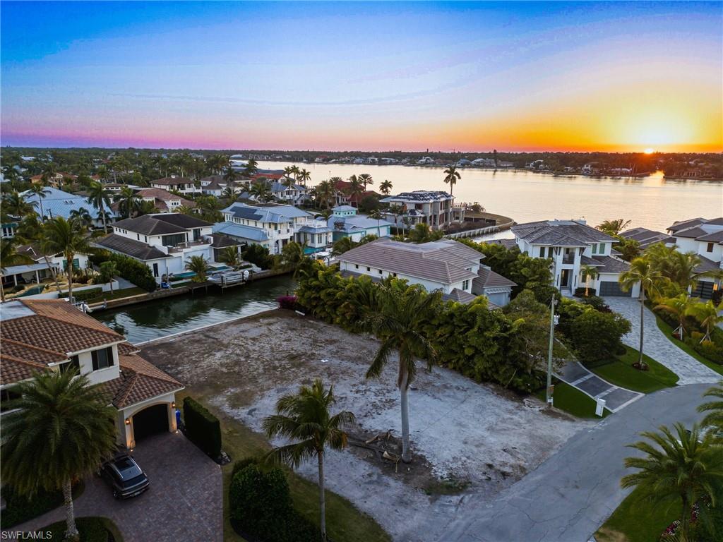 1670 Dolphin CT