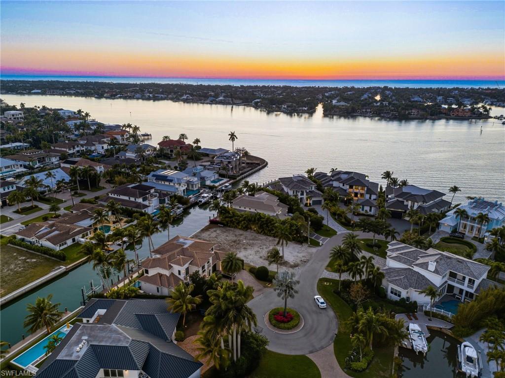 1670 Dolphin CT