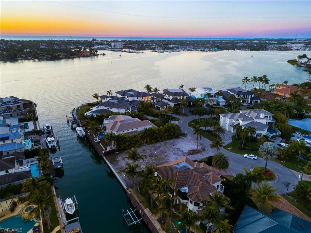 1670 Dolphin CT