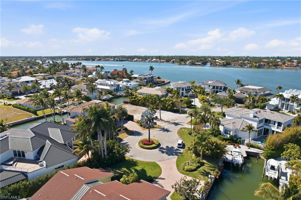 1670 Dolphin CT
