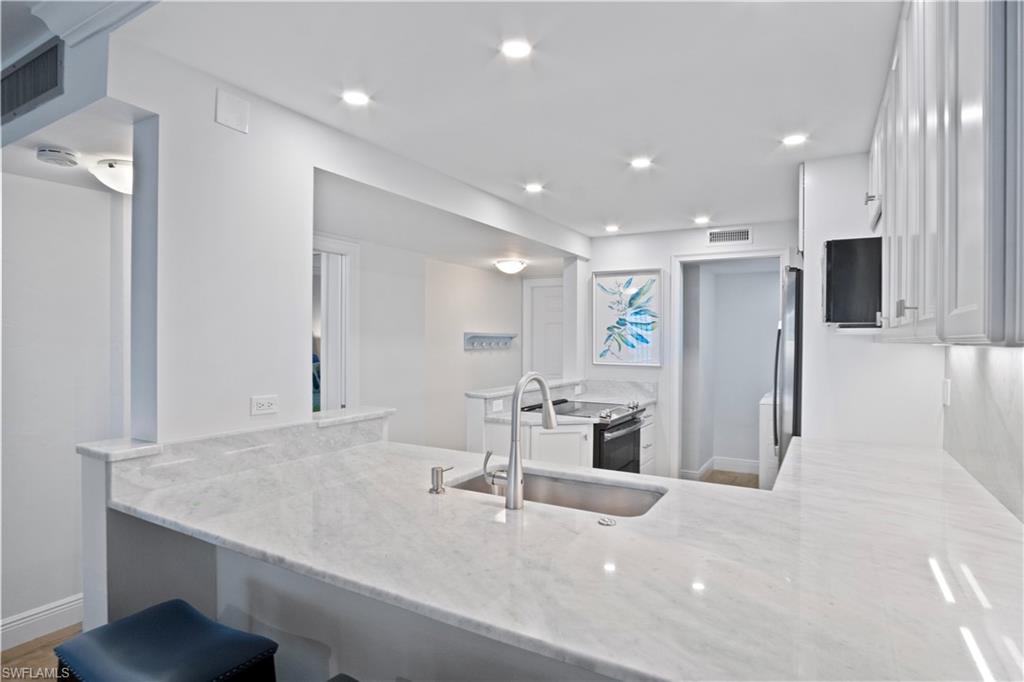 25900 Hickory BLVD 206