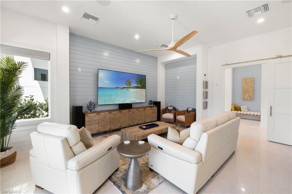 104 Kaula LN