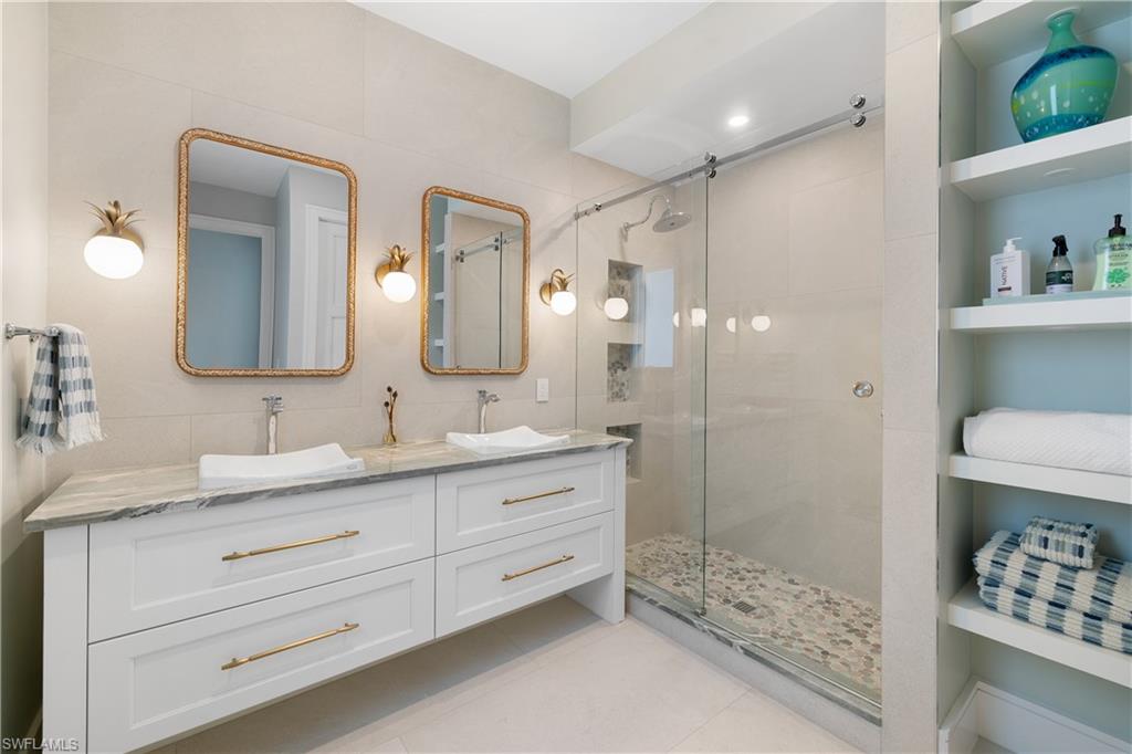 104 Kaula LN