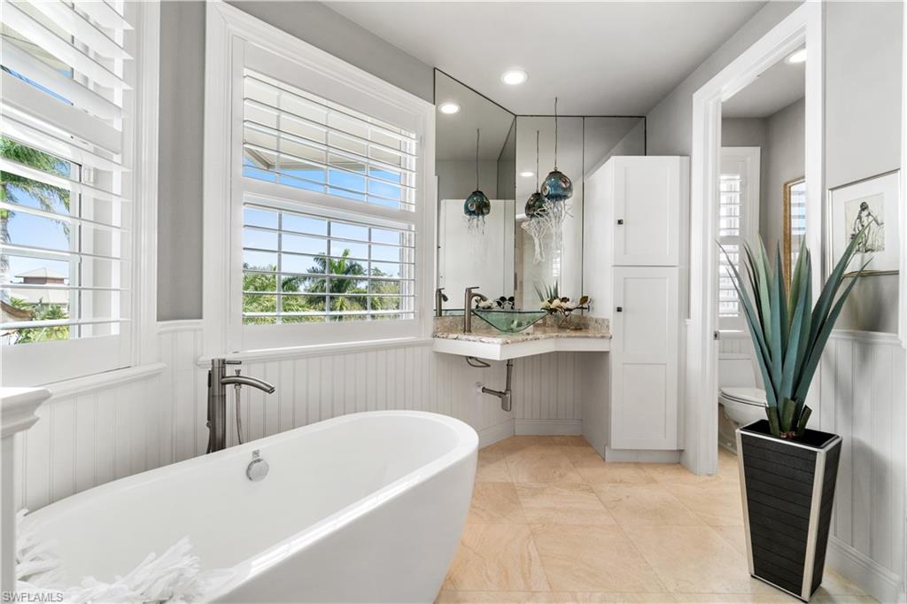 225 Bayfront DR