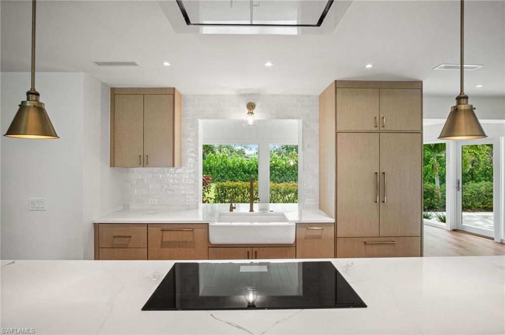 664 Pompano DR