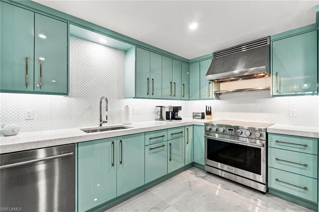 2088 Estero BLVD 4D