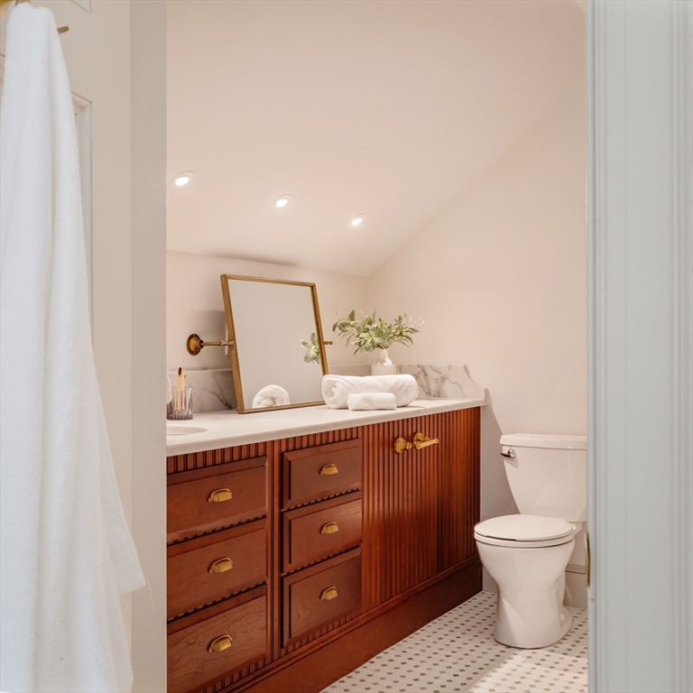 121 Cross Street # 3