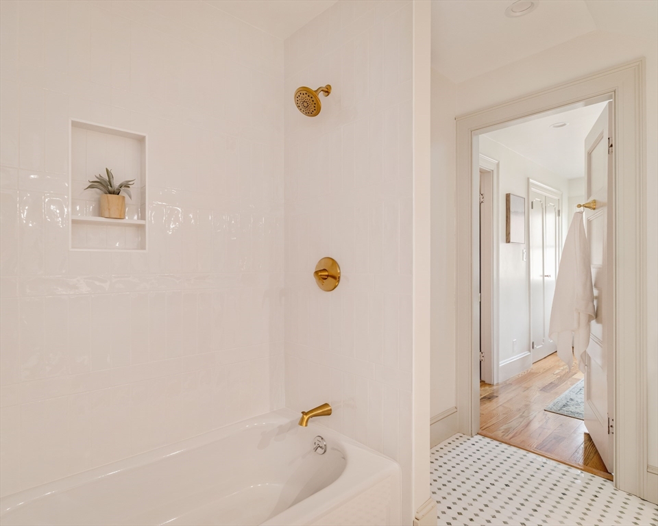 121 Cross Street # 3