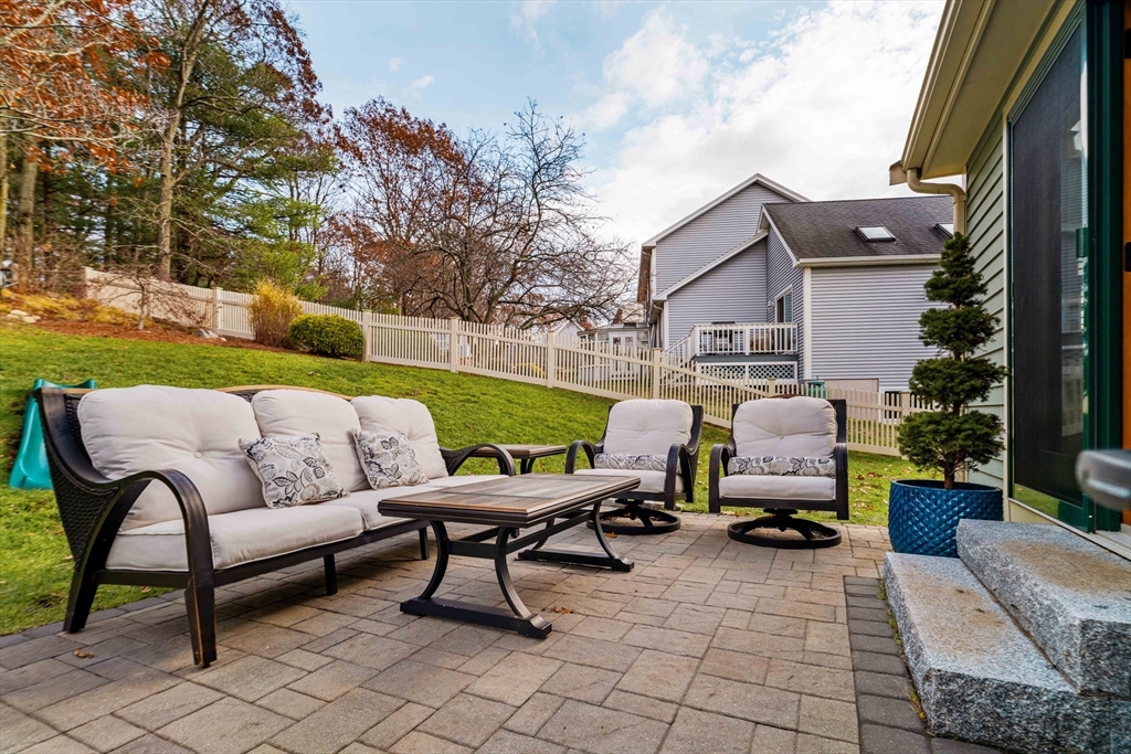 6 Castle Clare Cir