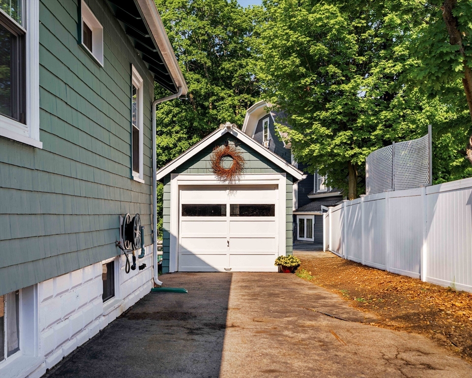 54 Endicott Rd