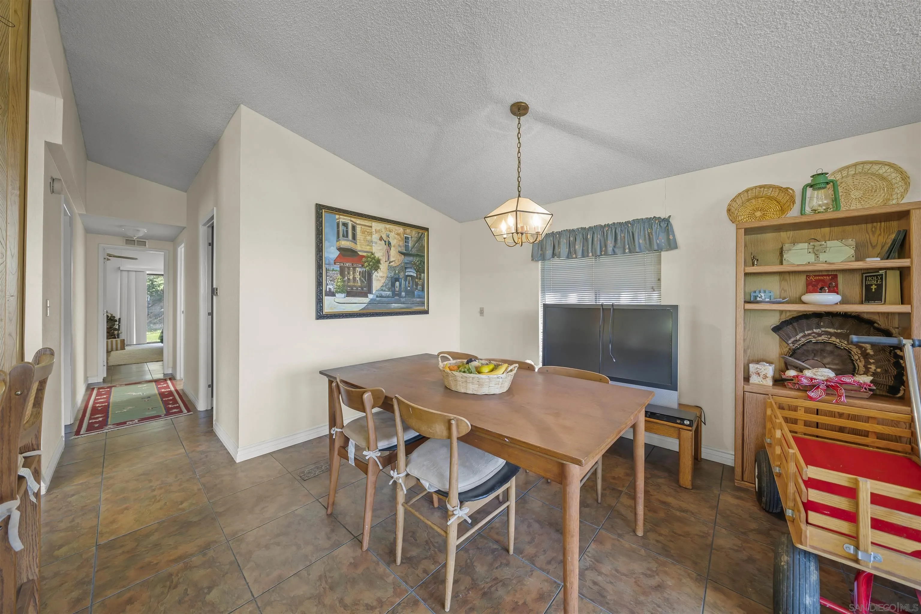 2464 Wynola Rd