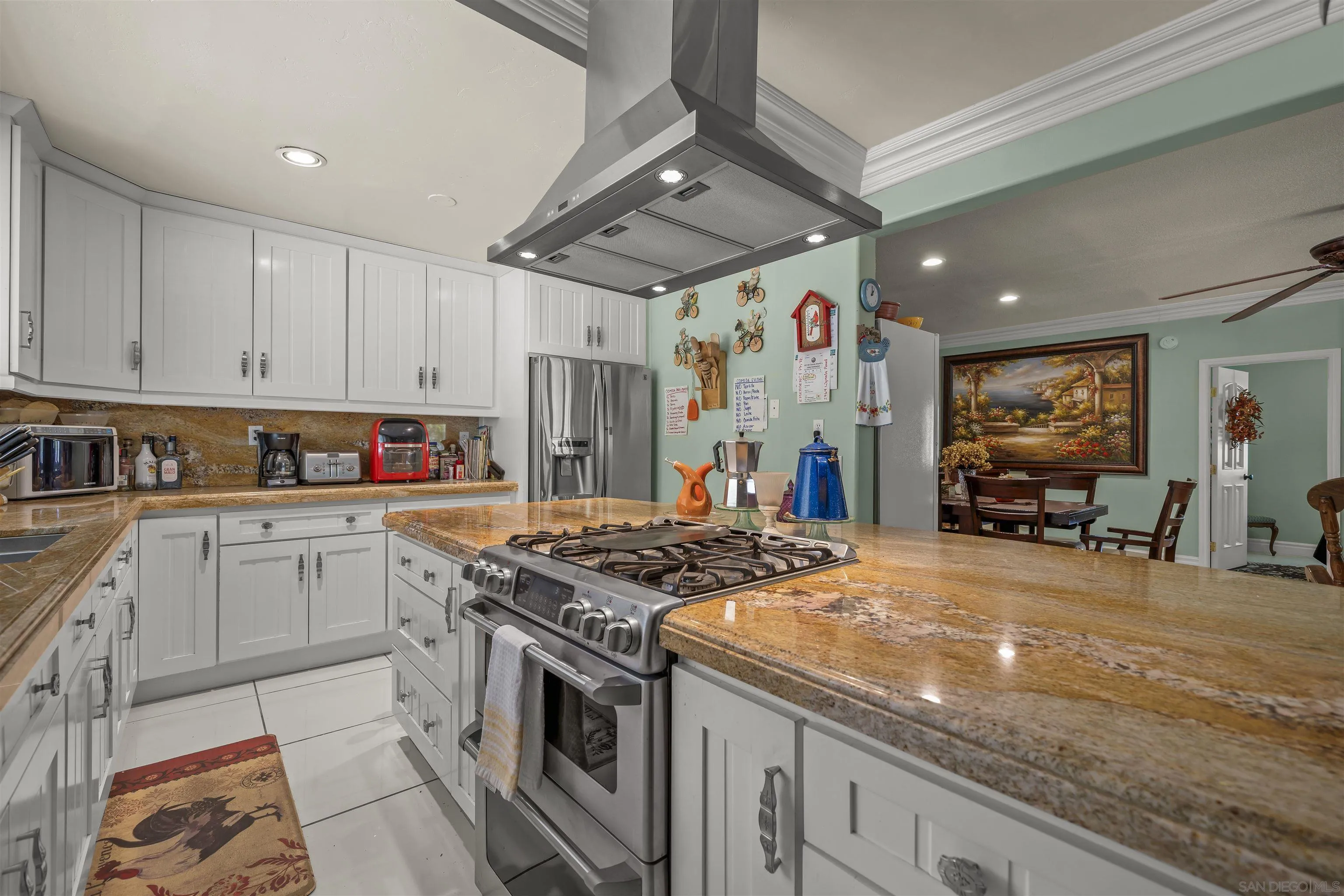 2464 Wynola Rd
