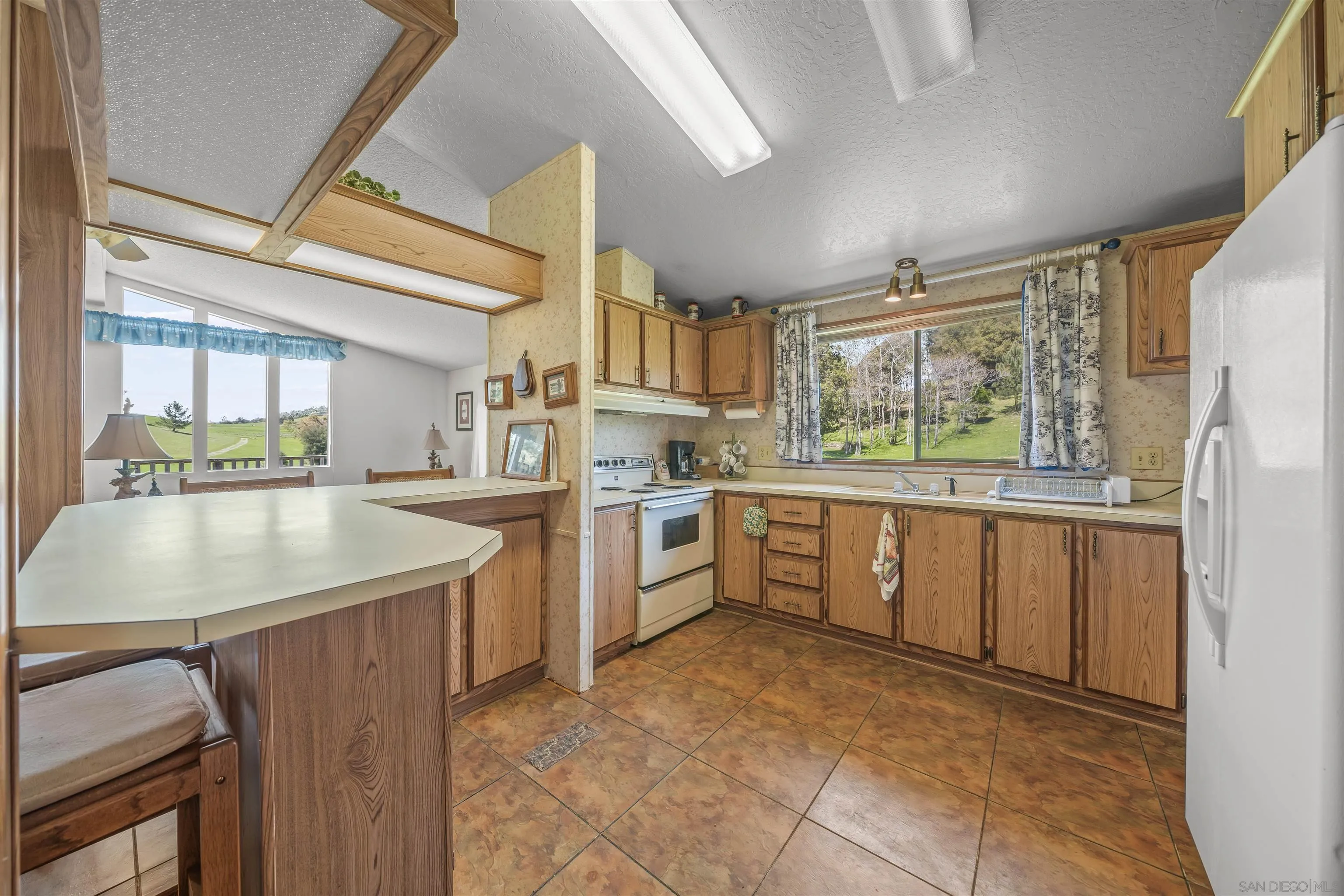 2464 Wynola Rd