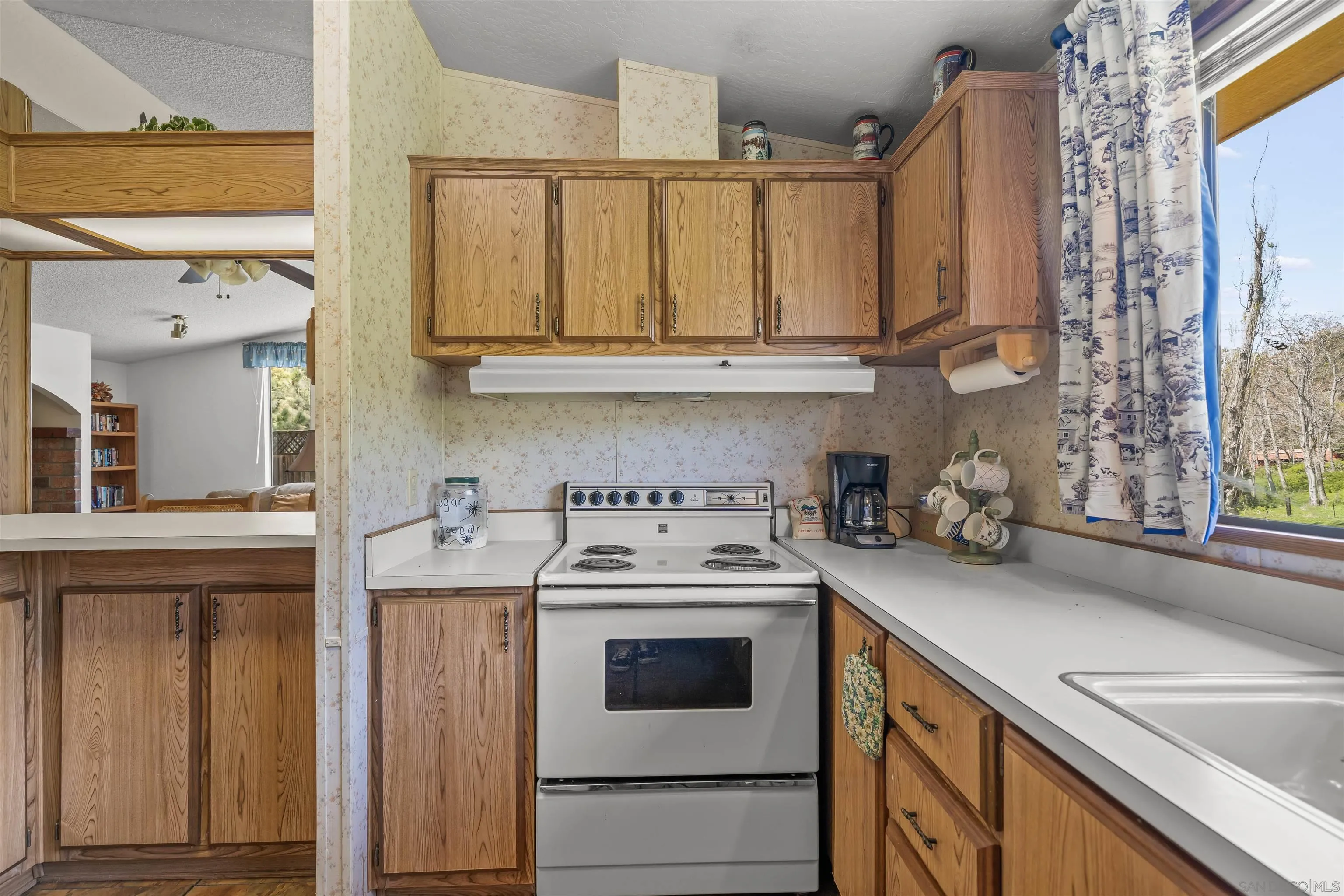 2464 Wynola Rd