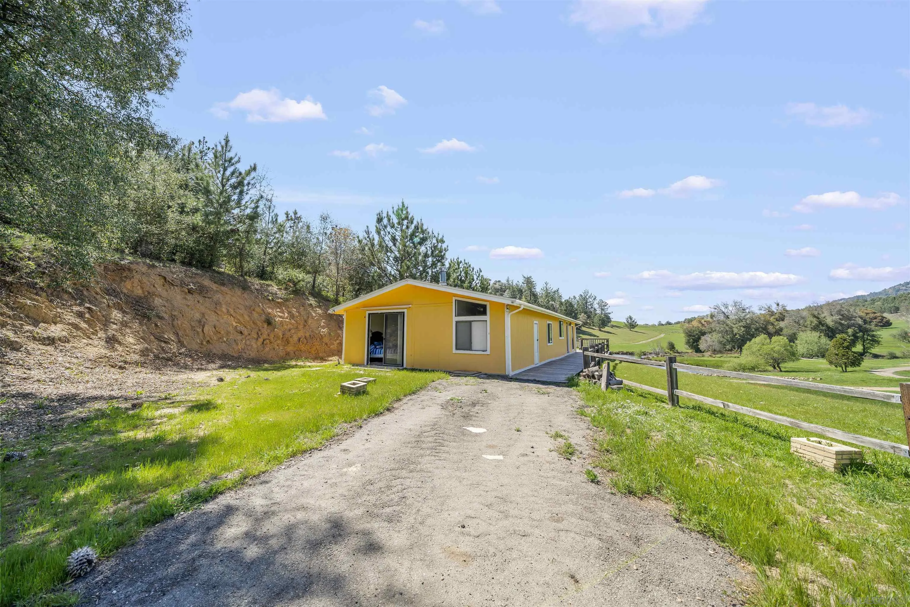 2464 Wynola Rd