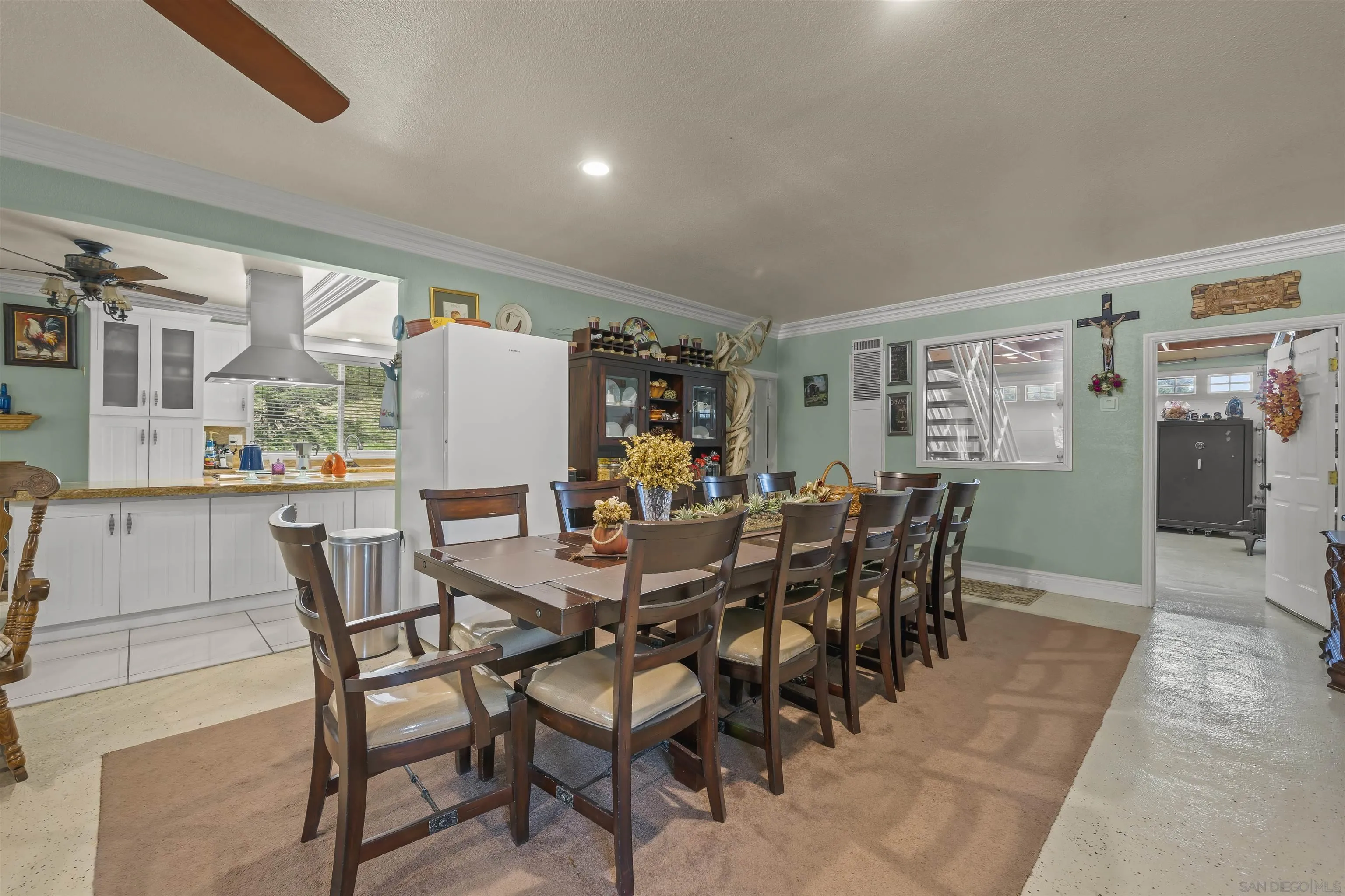 2464 Wynola Rd