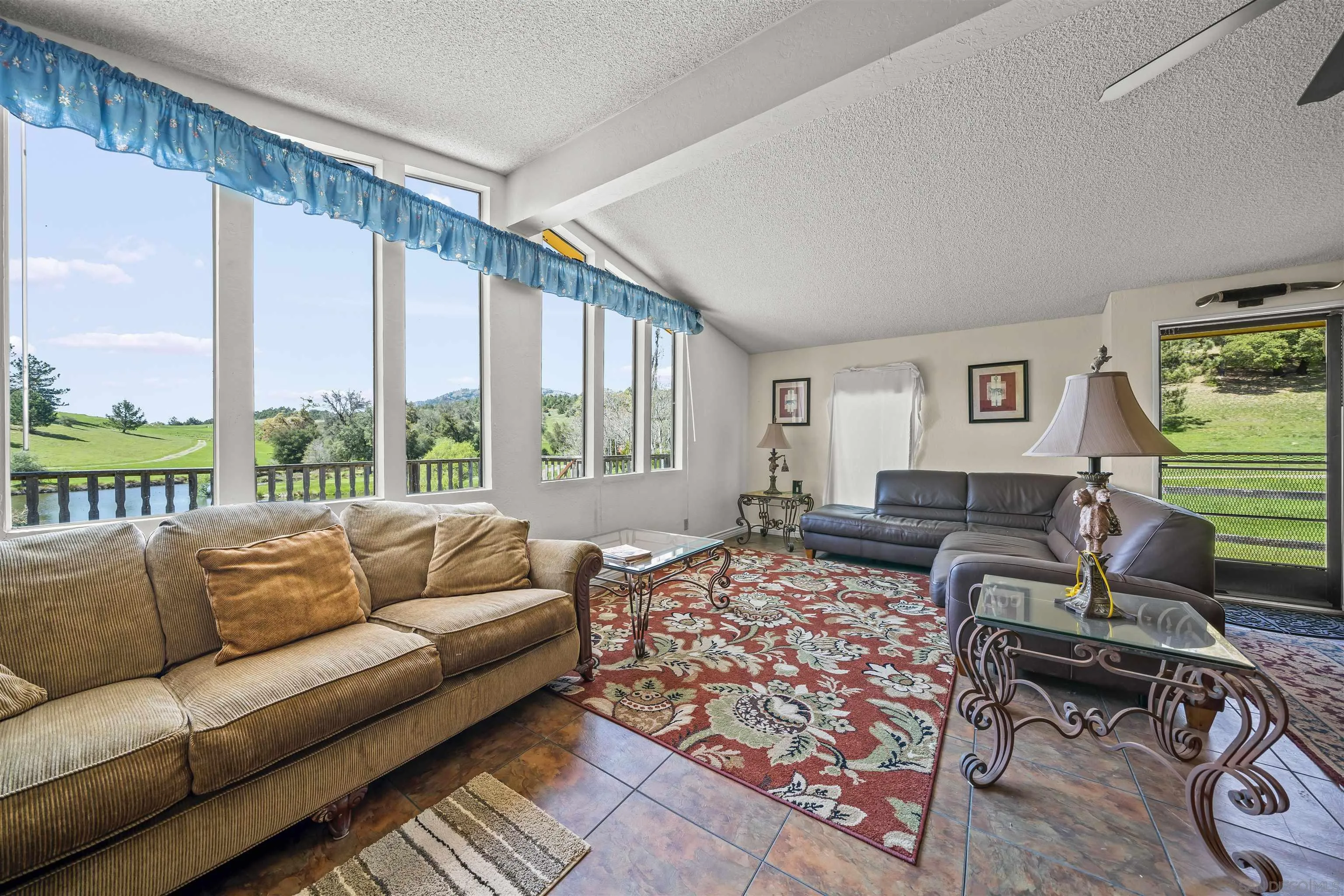 2464 Wynola Rd