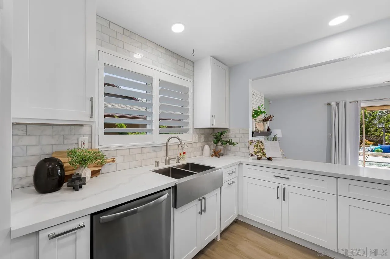 5856 Cowles Mountain Blvd