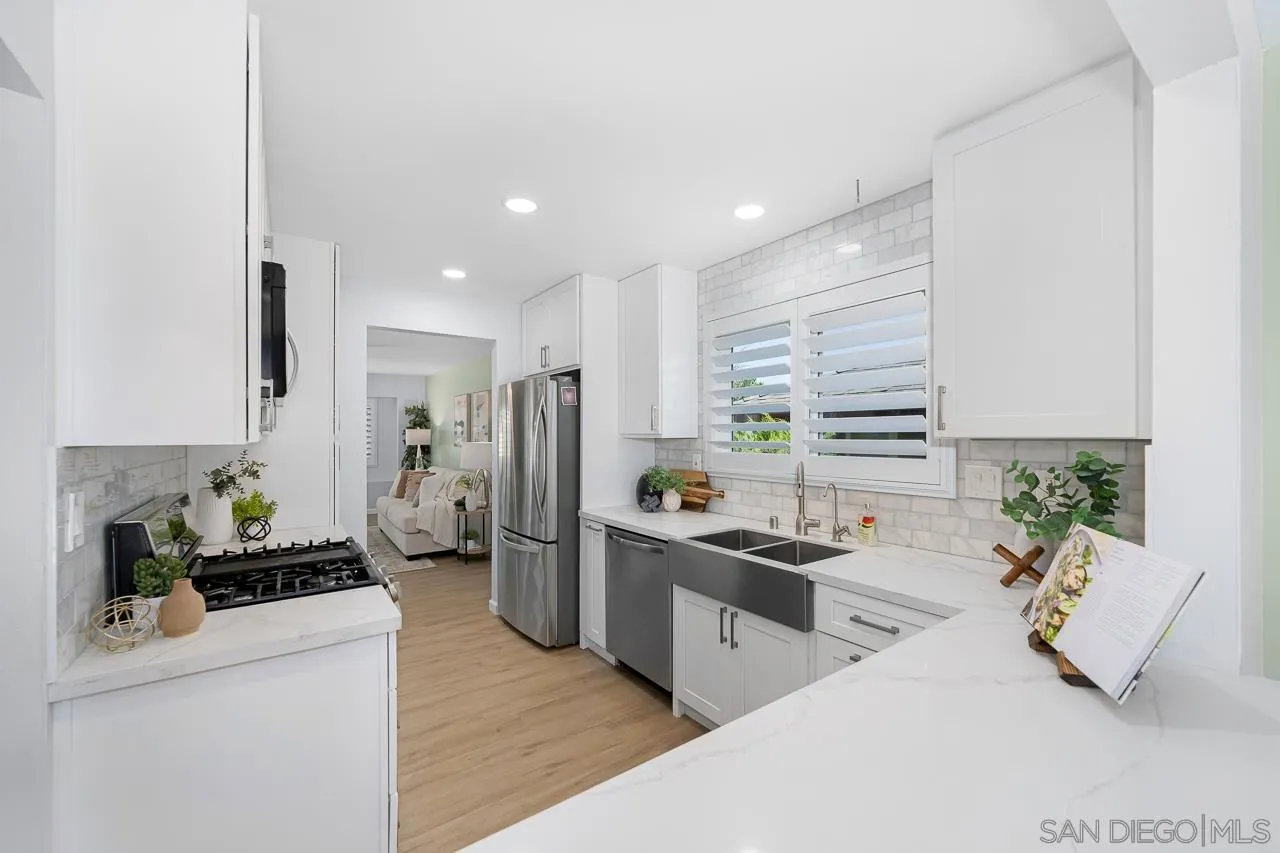 5856 Cowles Mountain Blvd