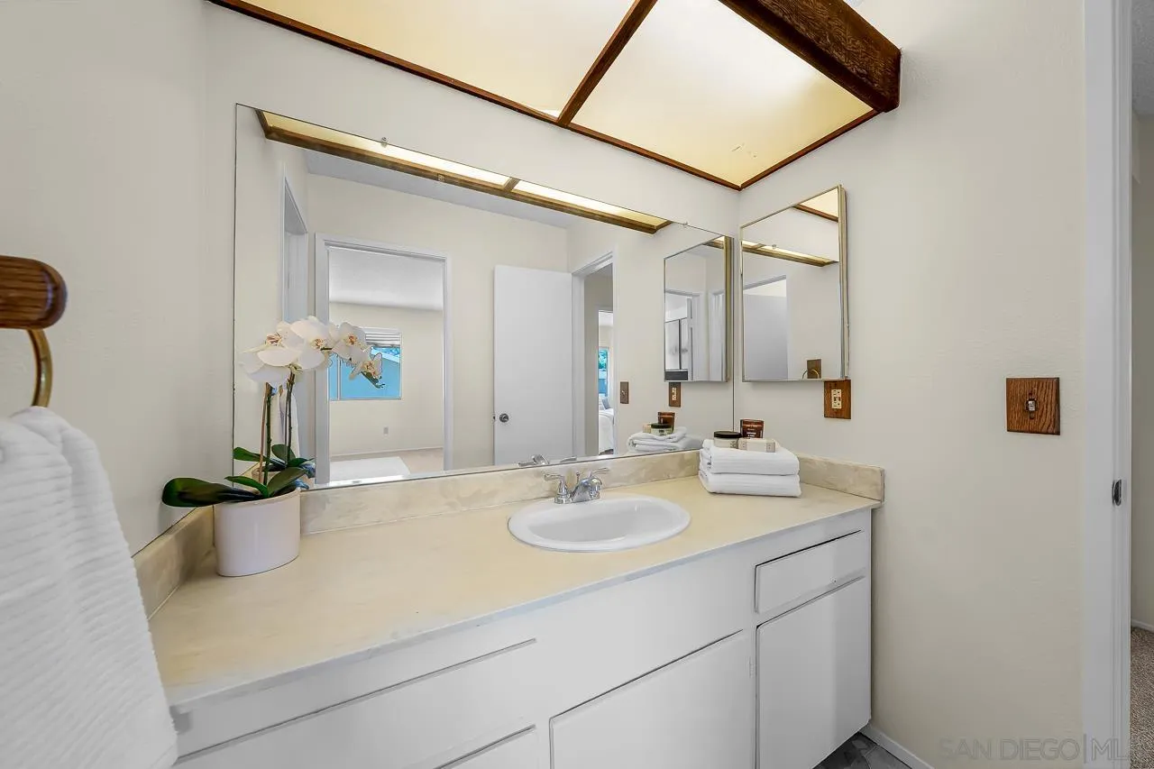 995 Amistad Pl Unit D