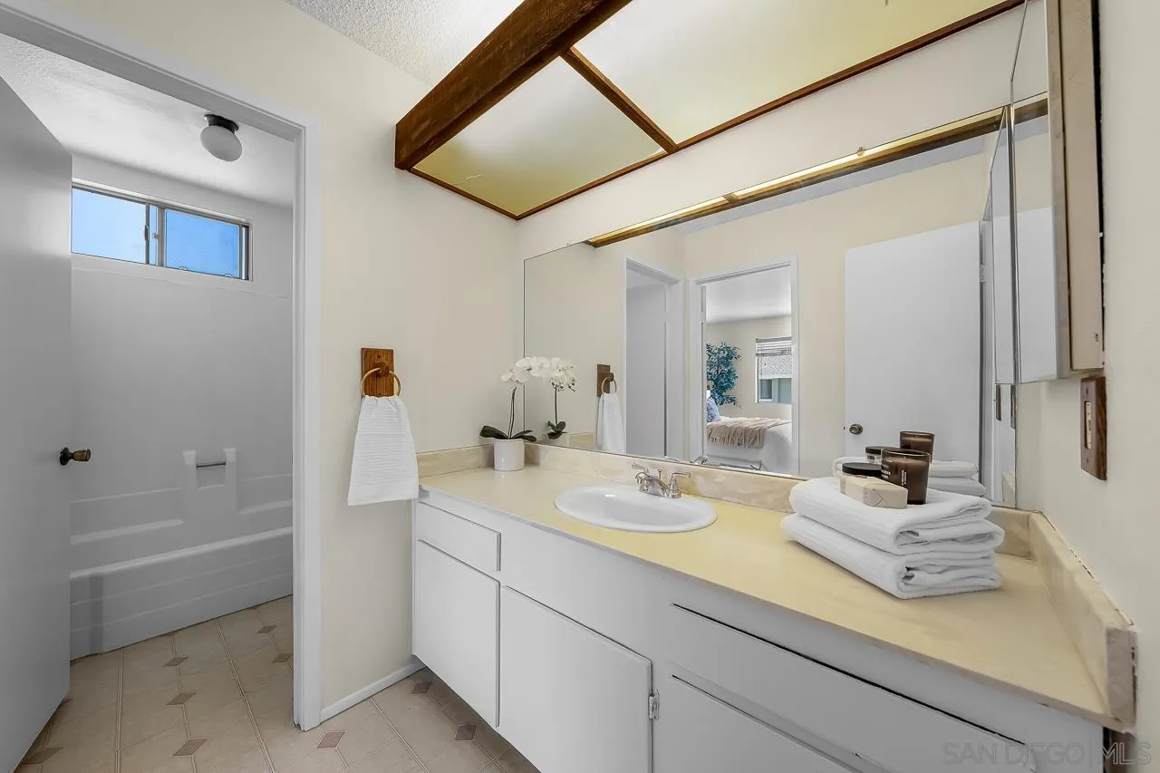 995 Amistad Pl Unit D