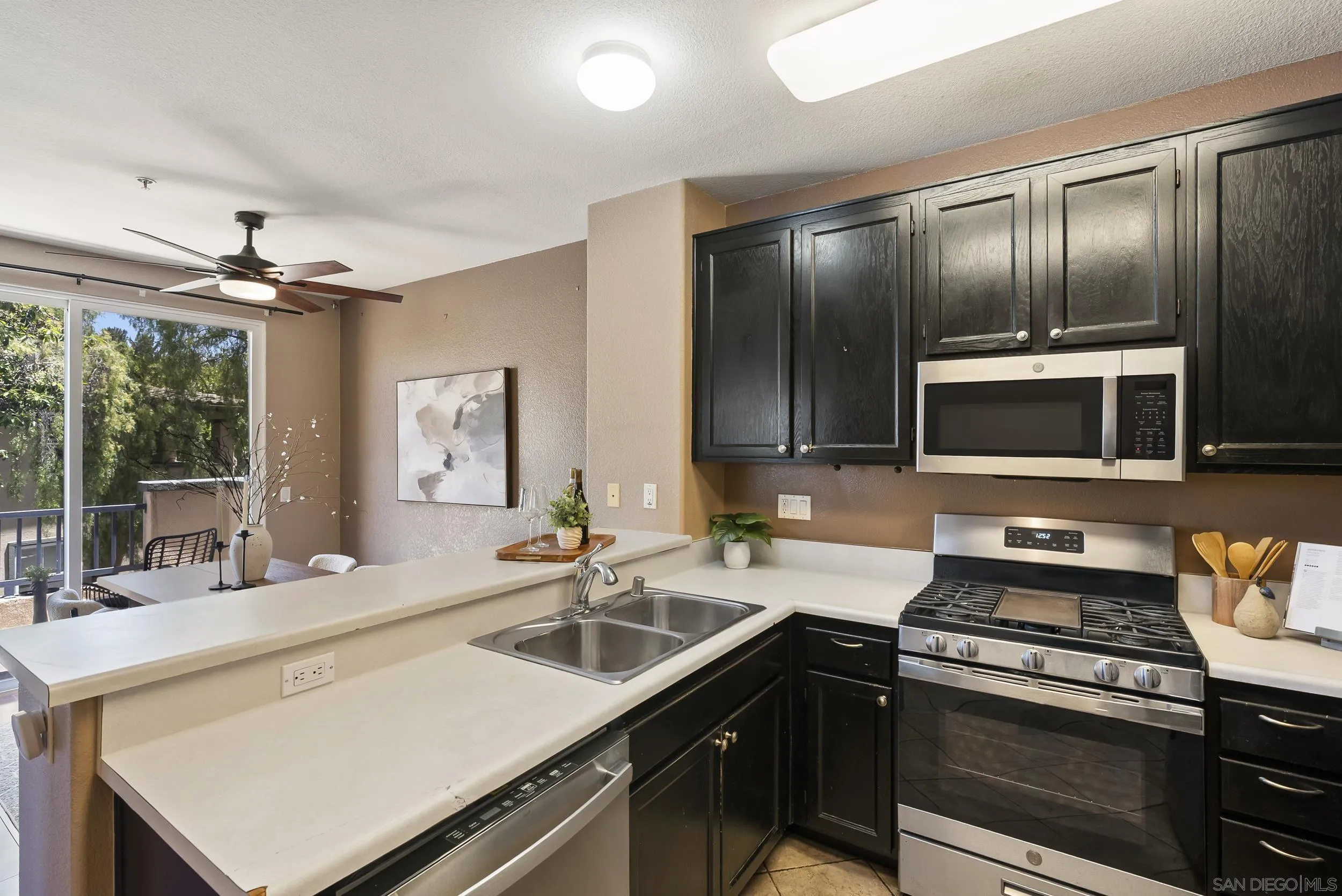 1562 Paseo Aurora