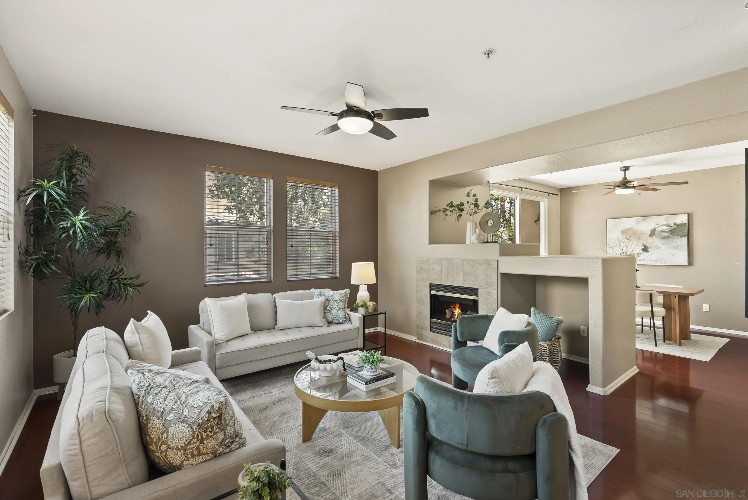 1562 Paseo Aurora