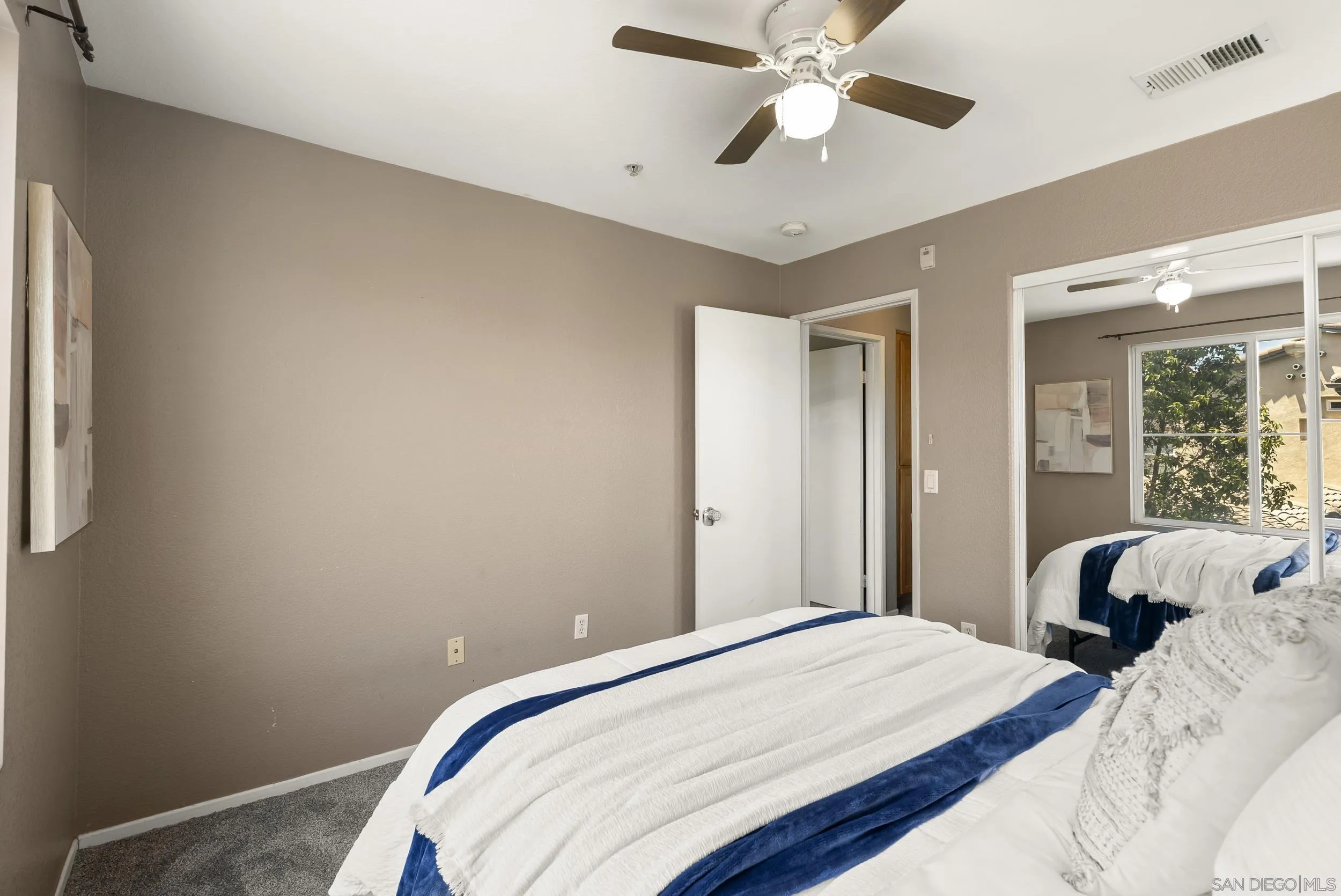 1562 Paseo Aurora