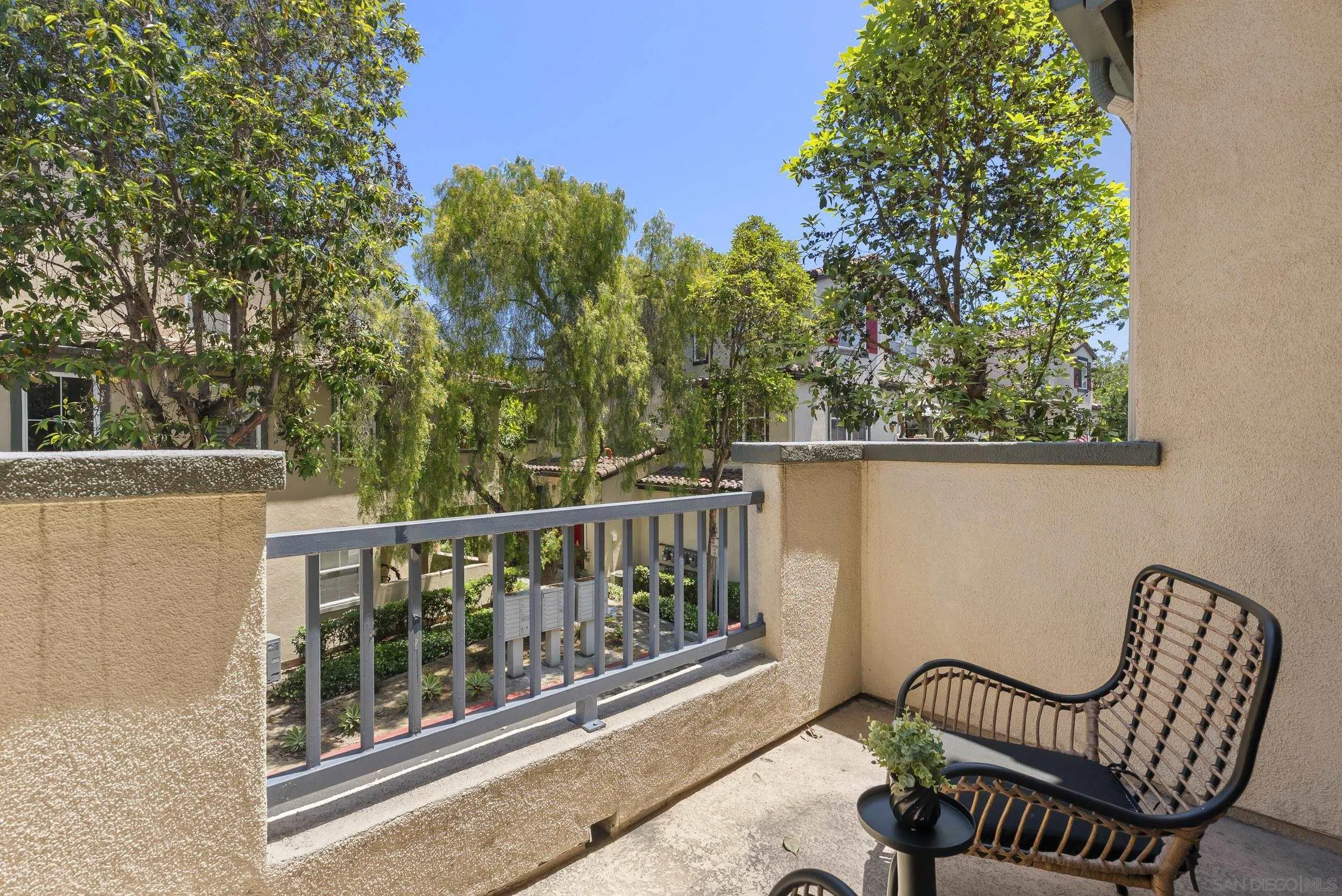1562 Paseo Aurora