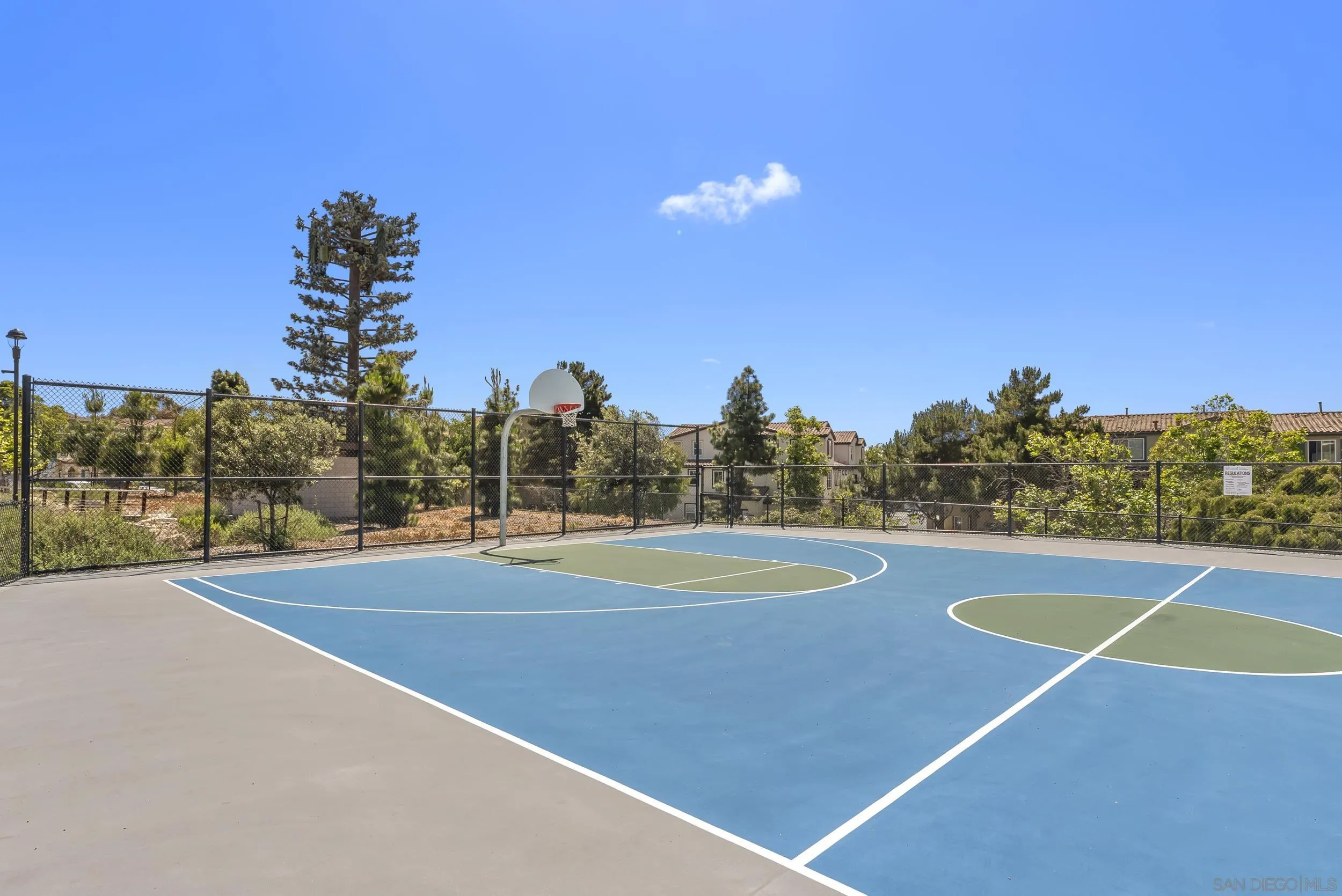 1562 Paseo Aurora