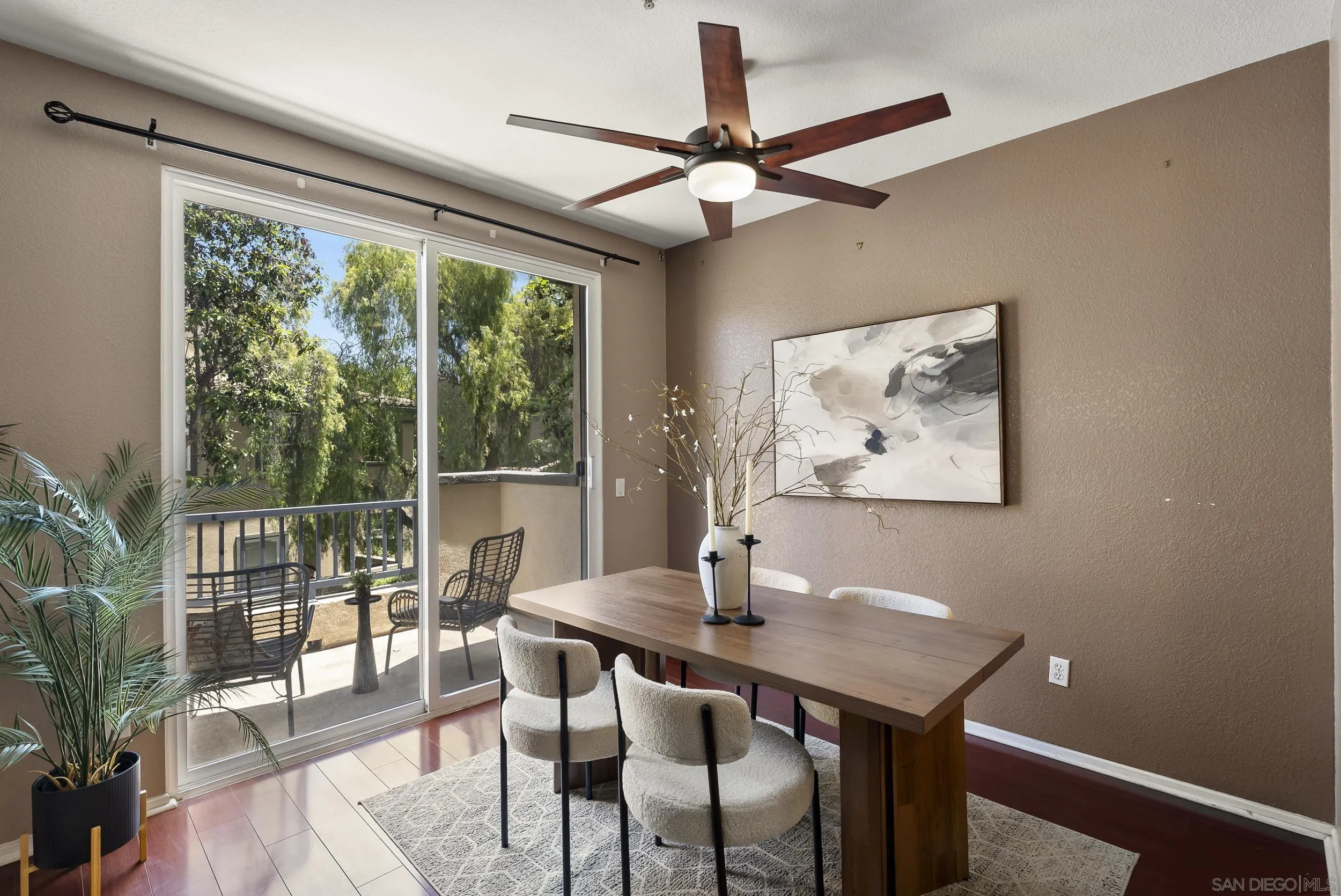 1562 Paseo Aurora