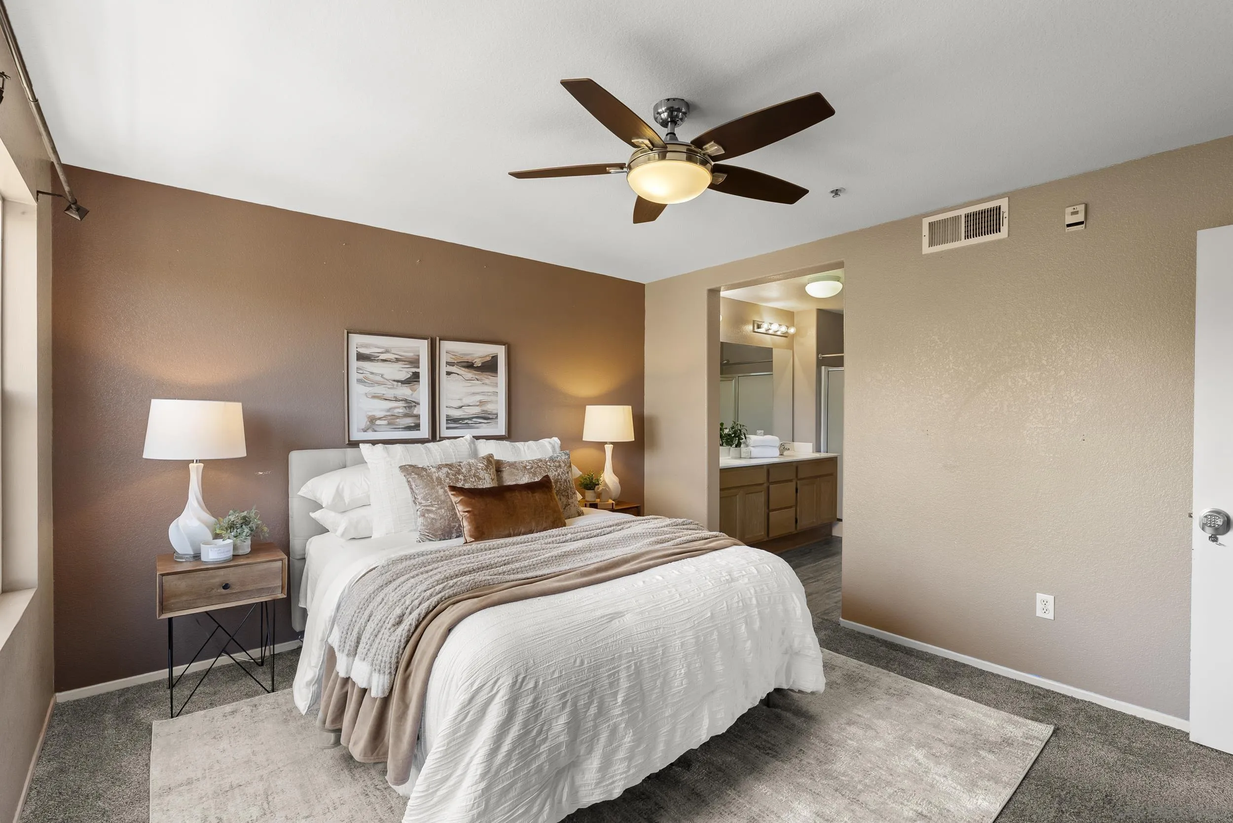 1562 Paseo Aurora