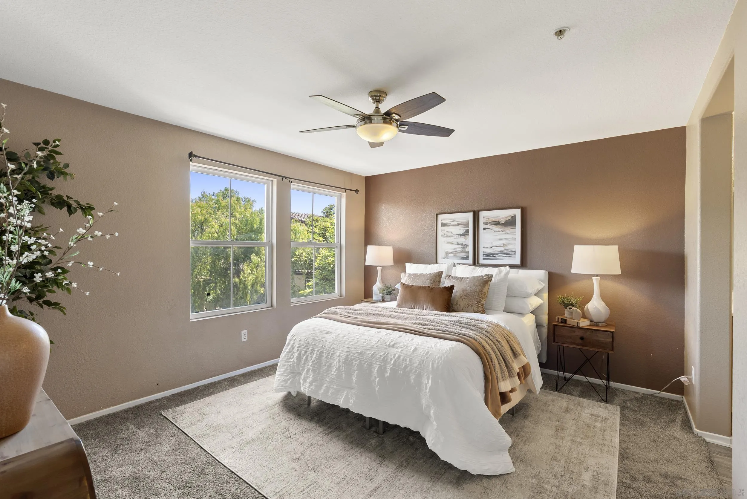 1562 Paseo Aurora