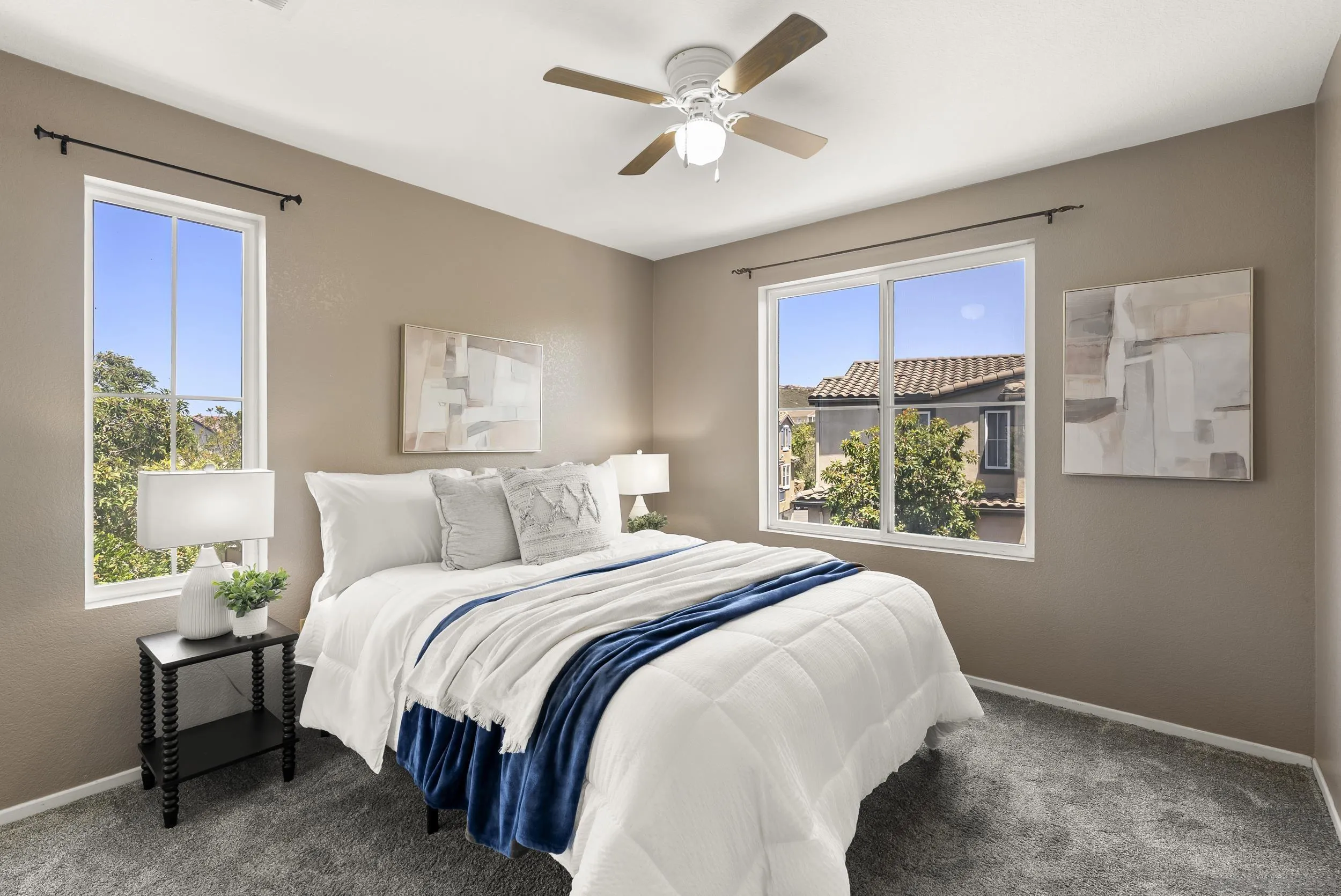 1562 Paseo Aurora