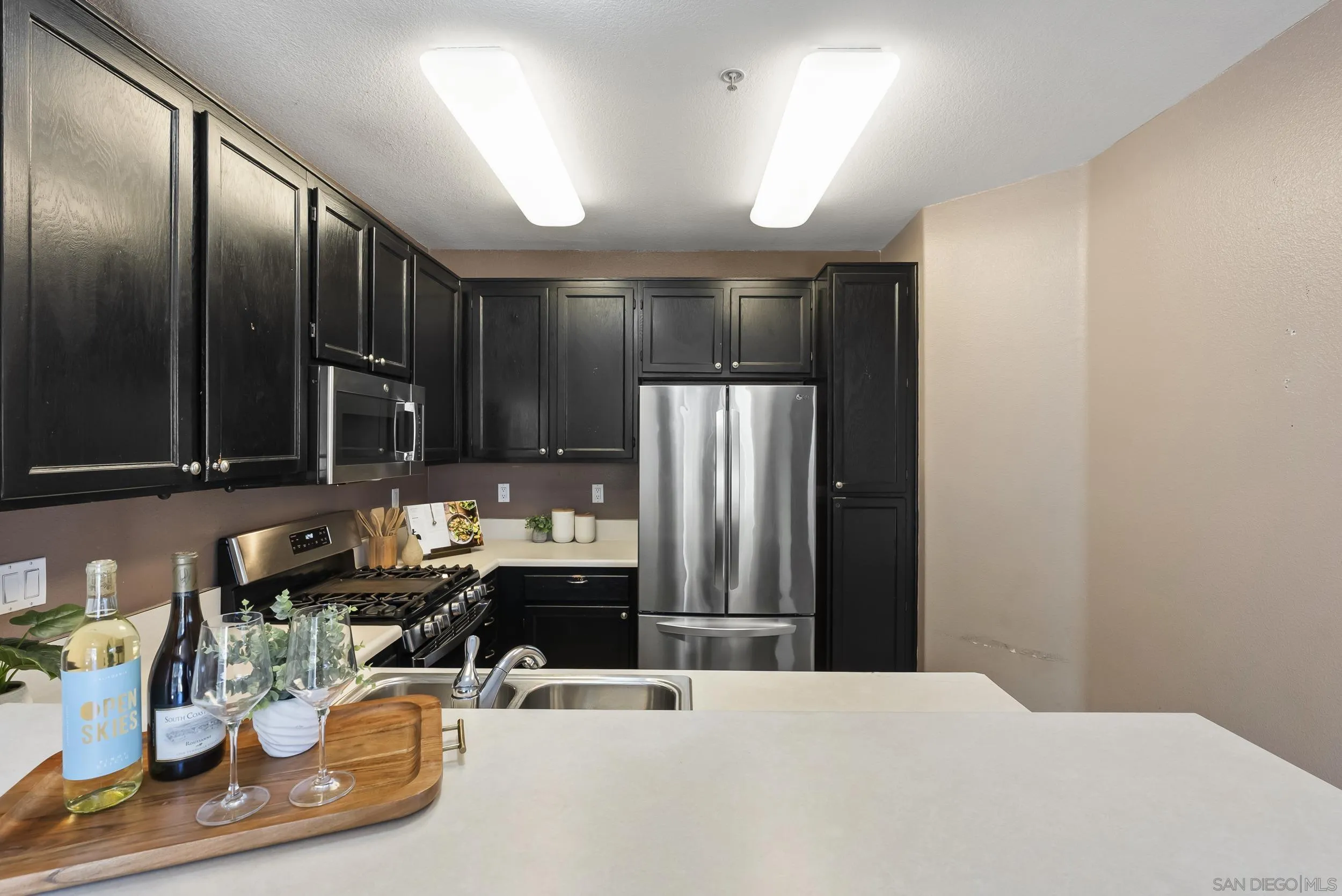 1562 Paseo Aurora