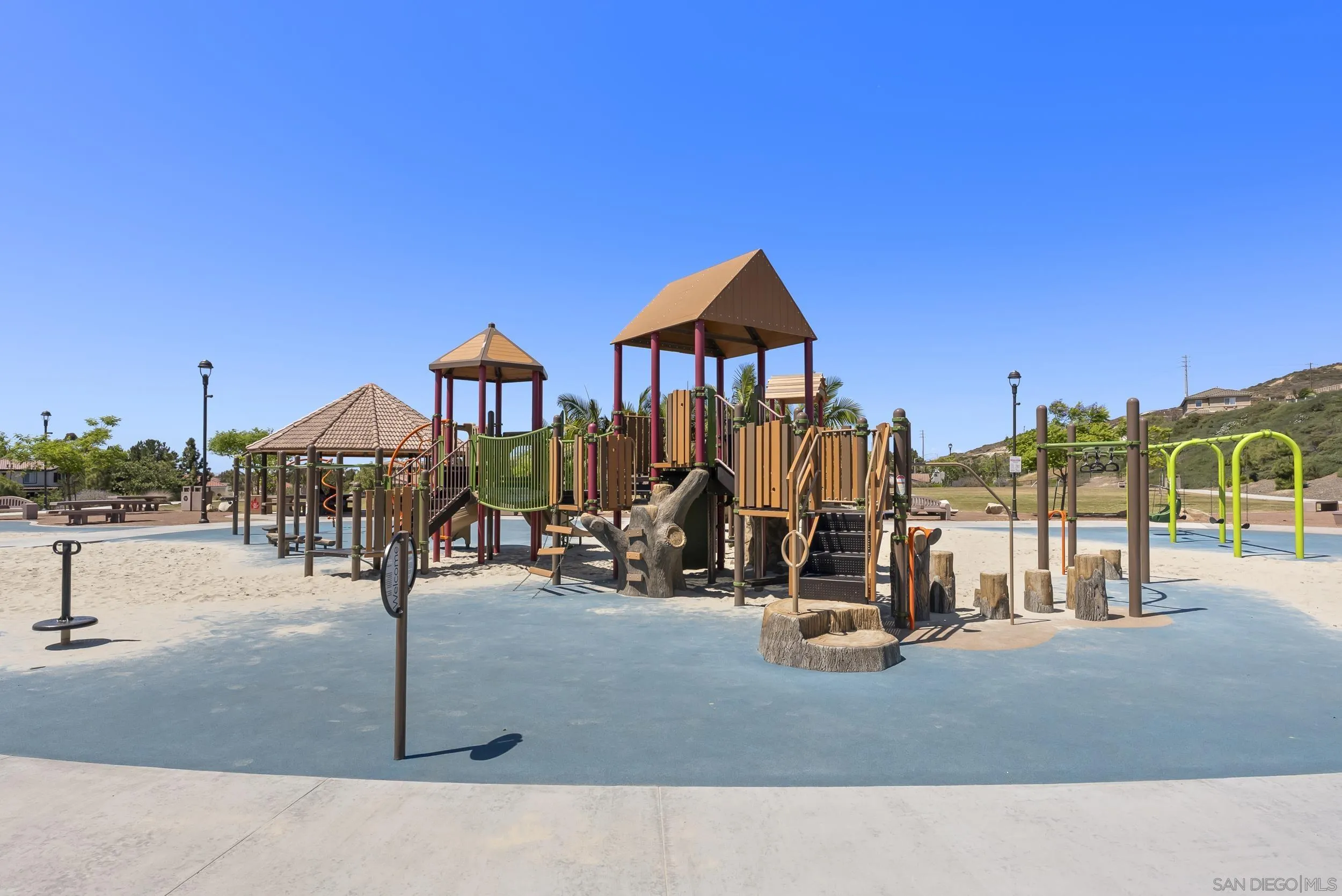 1562 Paseo Aurora